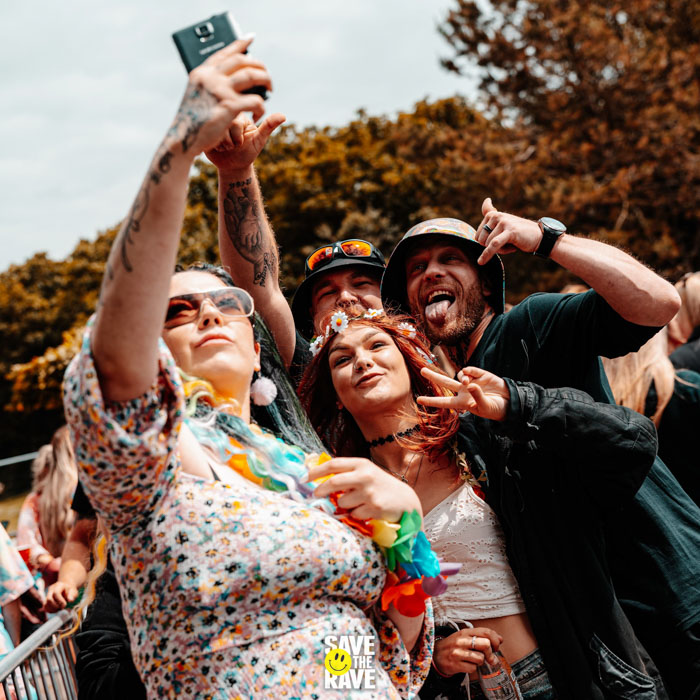 Save The Rave crowd 04